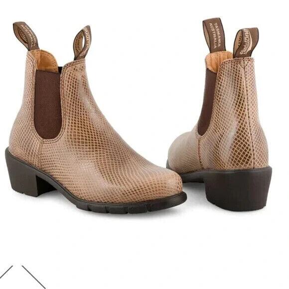 NIB Blundstone 2165‎ WOMEN'S EMBOSSED SHELL LIZARD HEELED CHELSEA BOOTS TAUPE - Picture 3 of 7